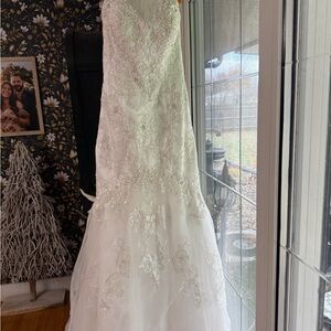 David's Bridal White Lace Wedding Dress